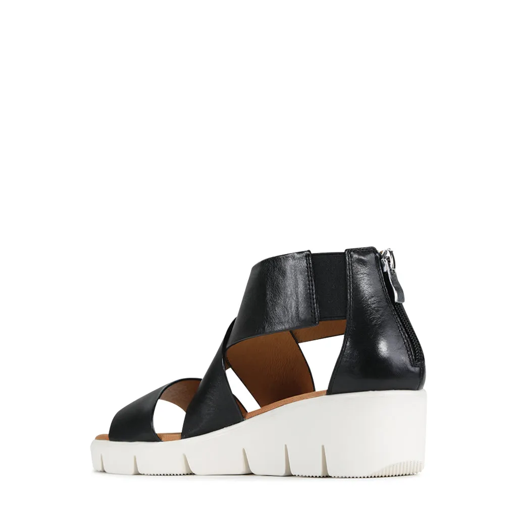 Basis Leather Sandals