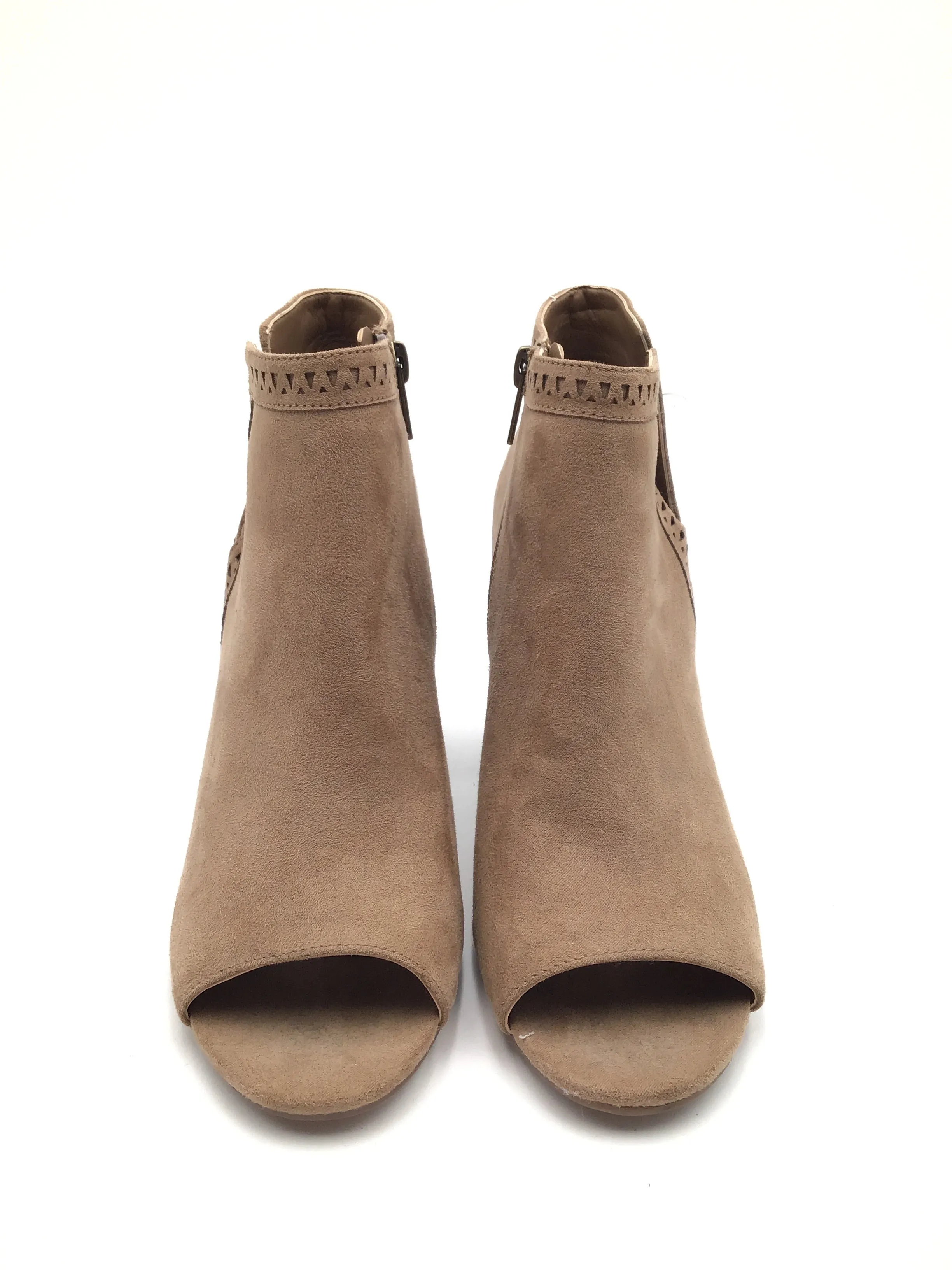 Boots Ankle Heels By Clothes Mentor In Taupe, Size: 8.5