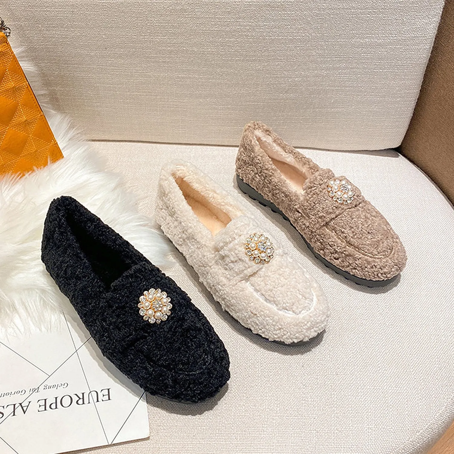 (Clean Up - US 10) Pearl Flat-Bottom Fur Loafers