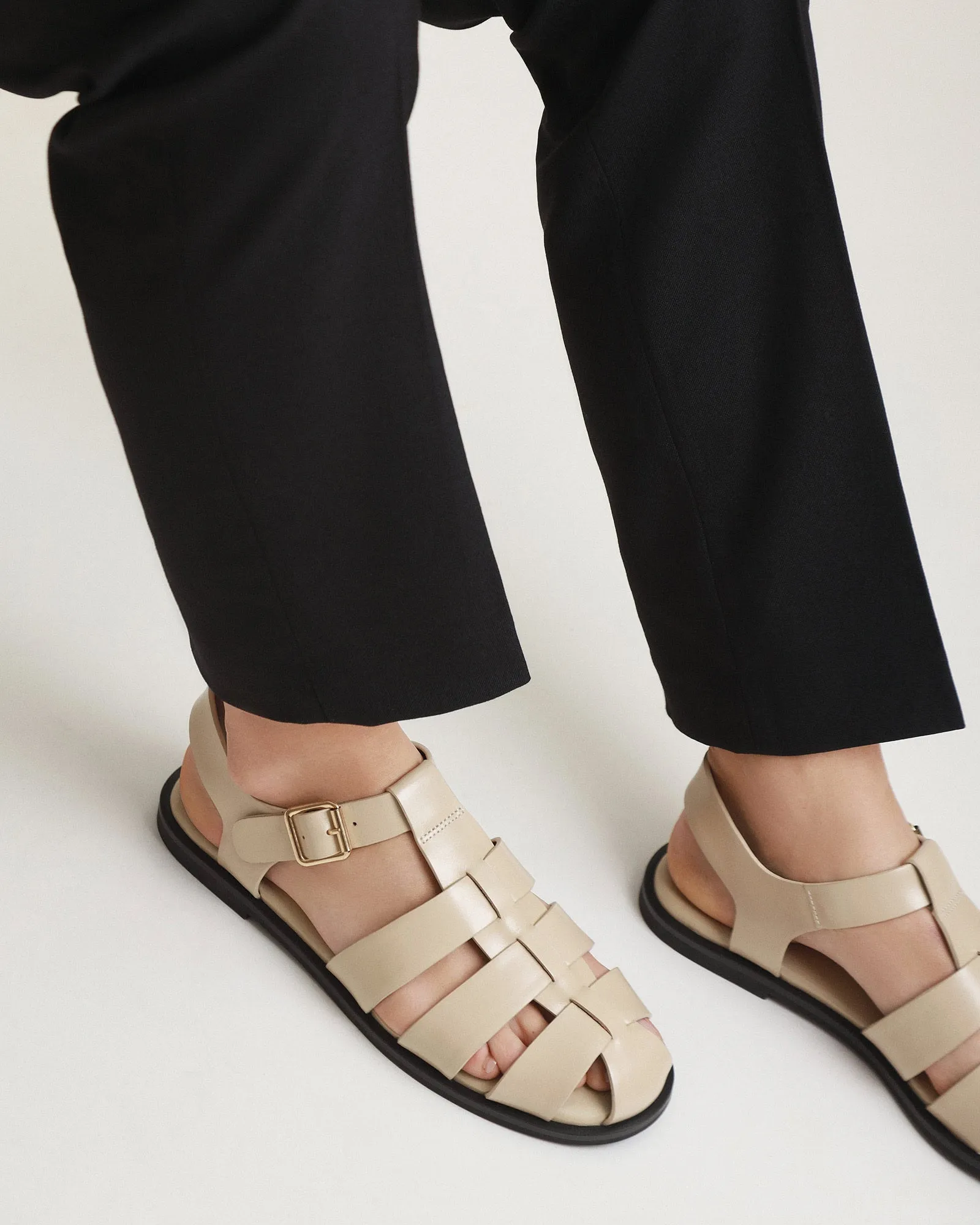 FINN FLAT SANDALS SAND LEATHER