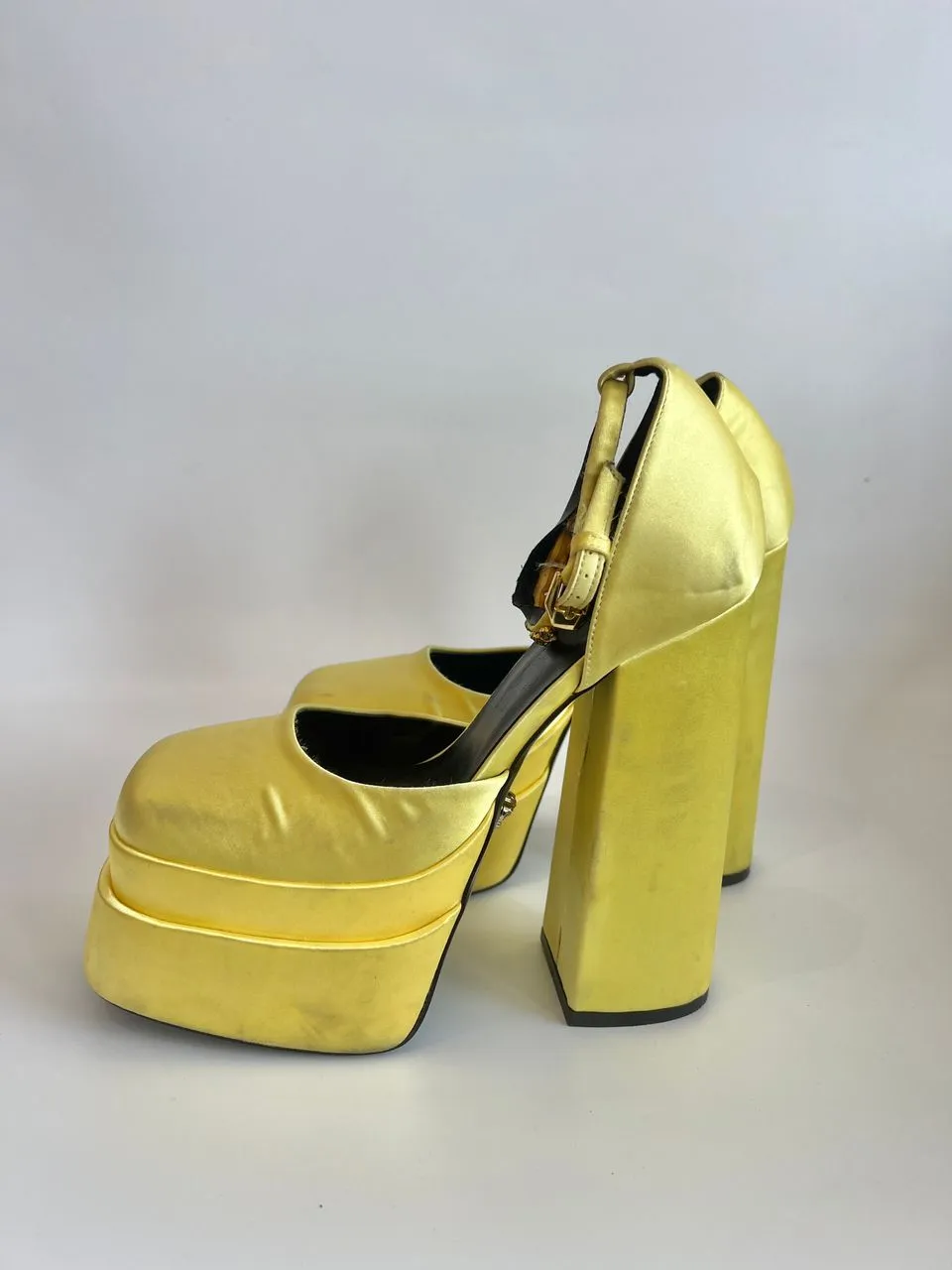 Medusa Yellow Aevitas 155mm Platform Pumps