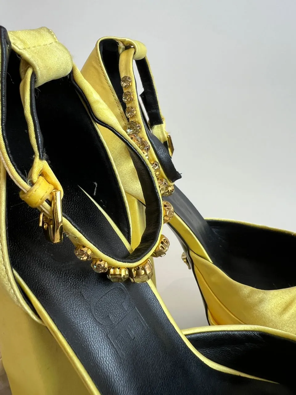 Medusa Yellow Aevitas 155mm Platform Pumps