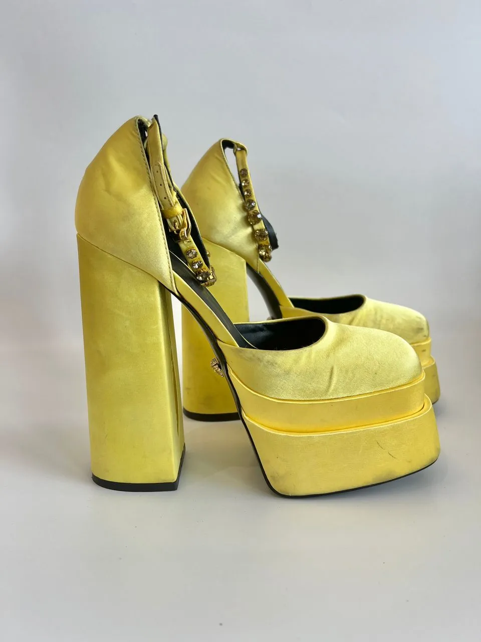 Medusa Yellow Aevitas 155mm Platform Pumps